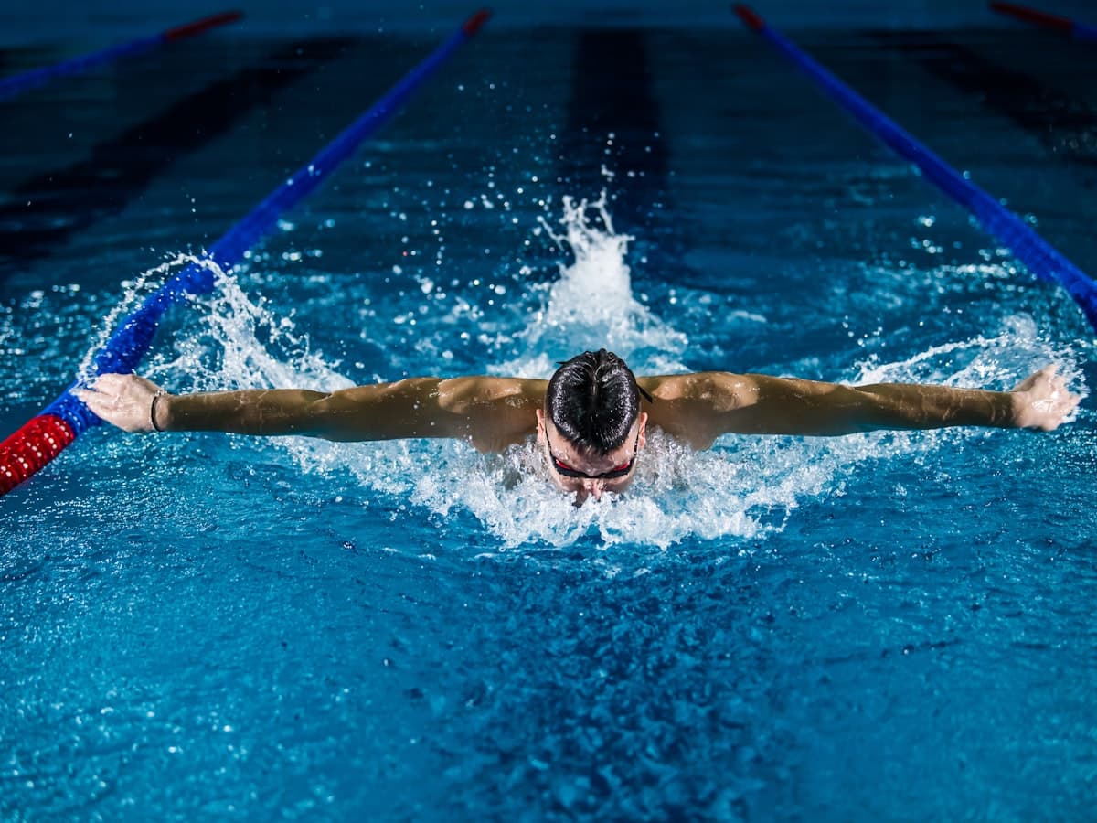 Natación profesional - Federación Deportiva Nacional
